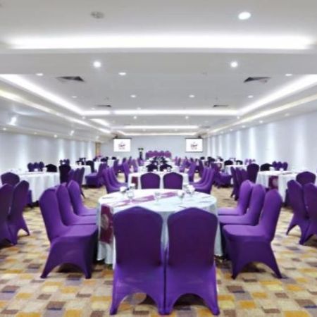 Os Style Hotel Batam Powered By Archipelago Esterno foto